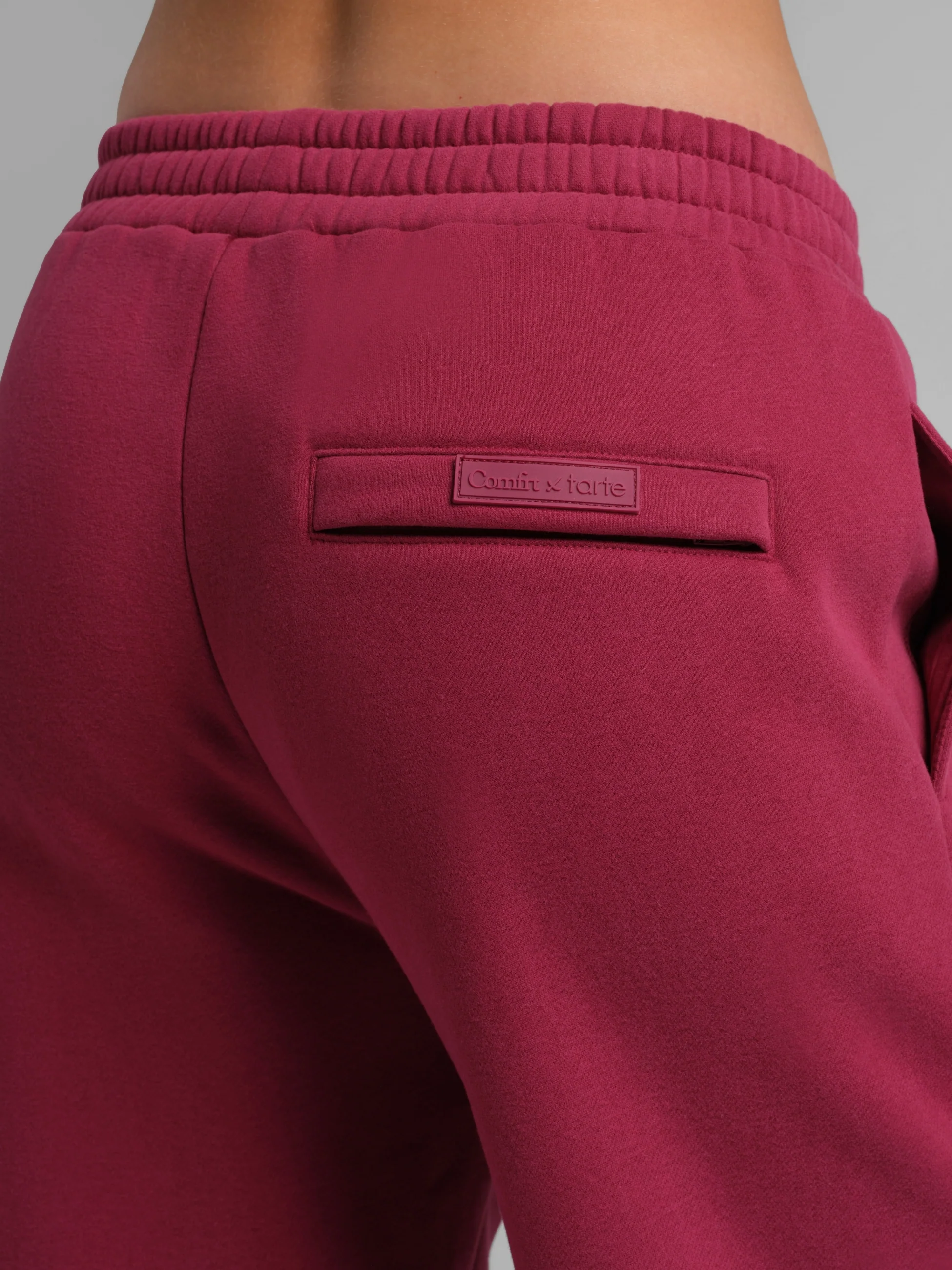 Comfrt x tarte Airplane Mode Travel Sweatpants - Image 12