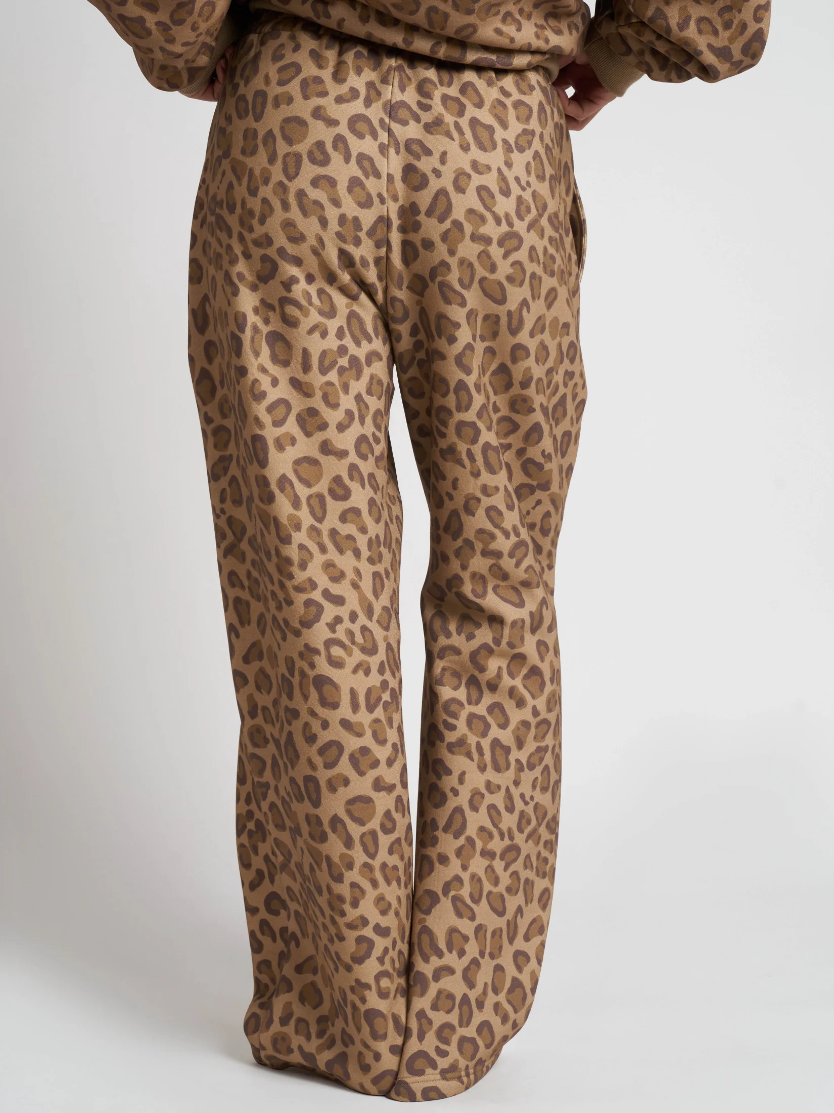 Minimalist Straight Leg Sweatpants - Image 38